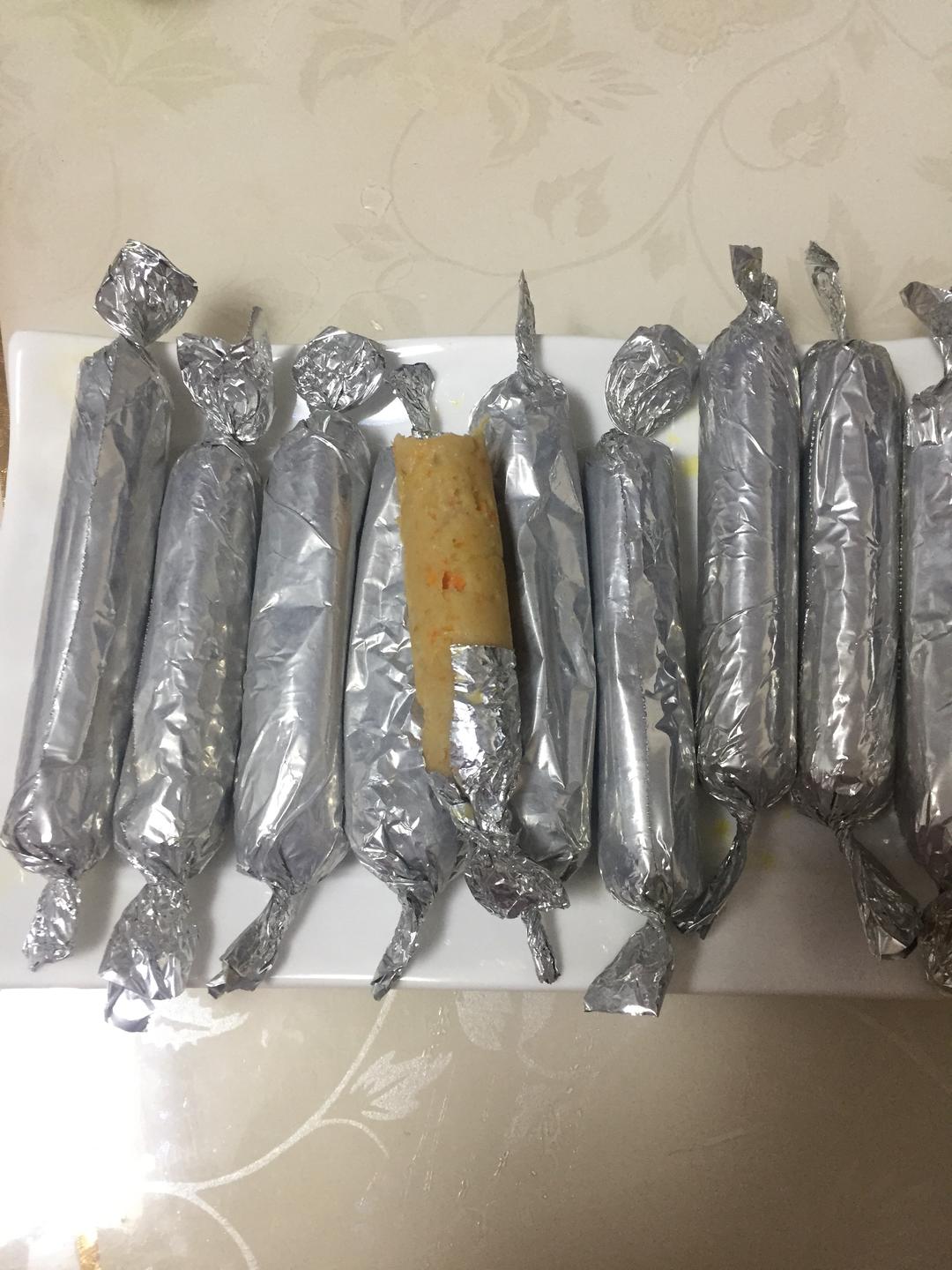 自制宝宝猪肉胡萝卜肠的做法