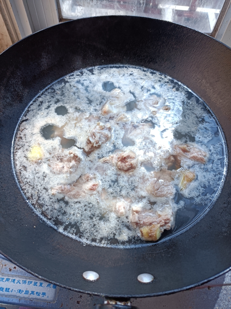 黑蒜鲍鱼排骨汤的做法 步骤1