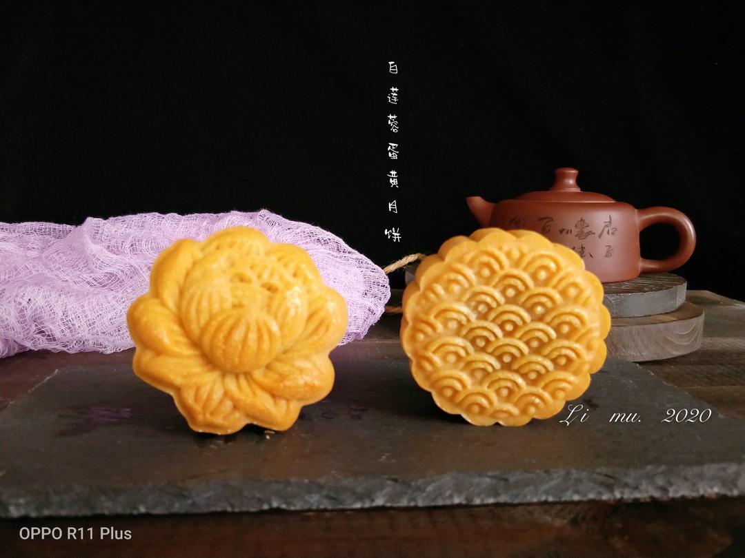 广式月饼－－蛋黄豆沙月饼