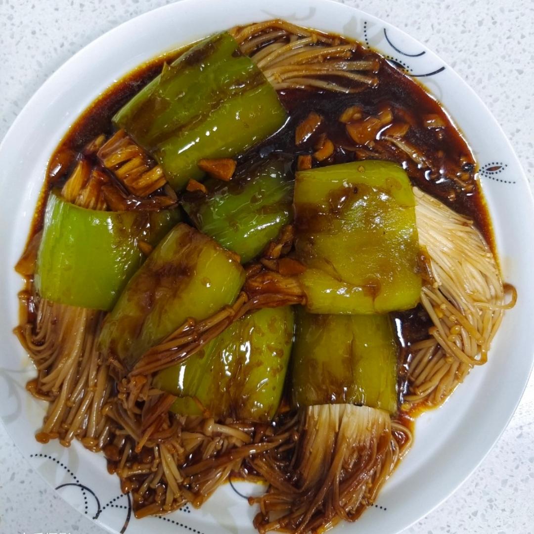 金针菇虎皮尖椒
