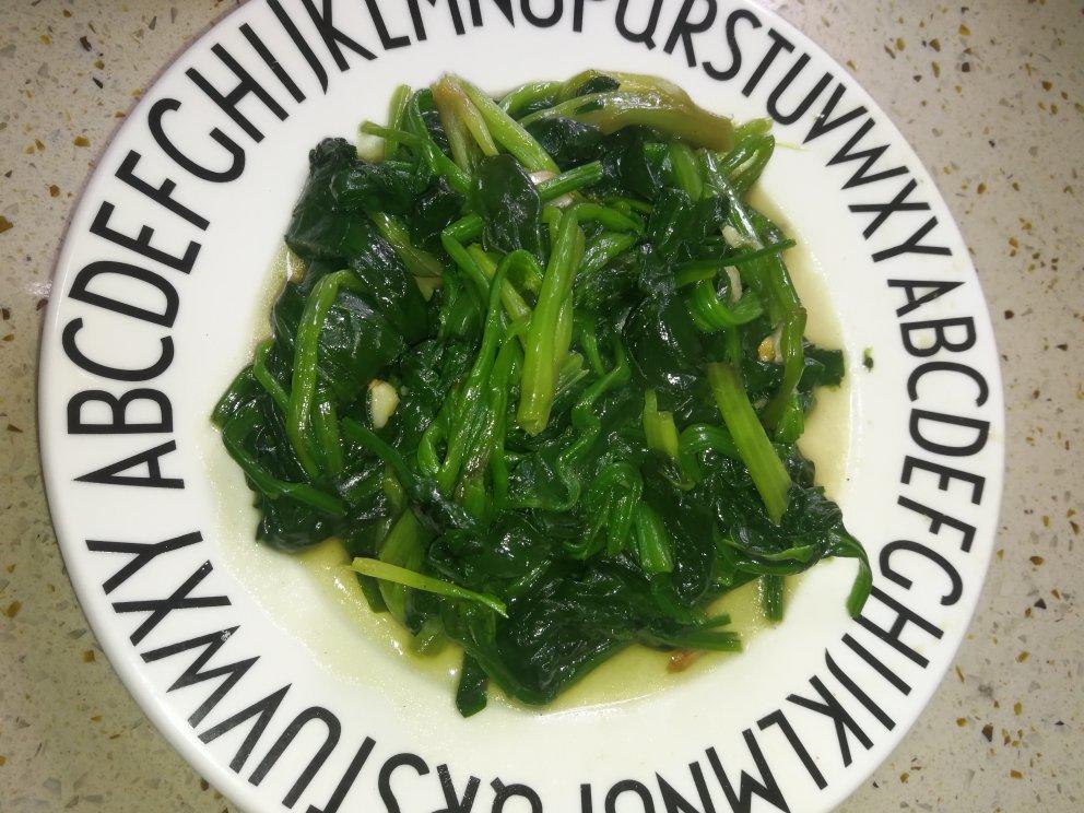 不涩口又嫩的清炒菠菜