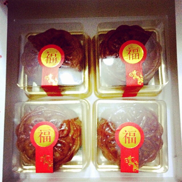 广式月饼——蛋黄莲蓉月饼