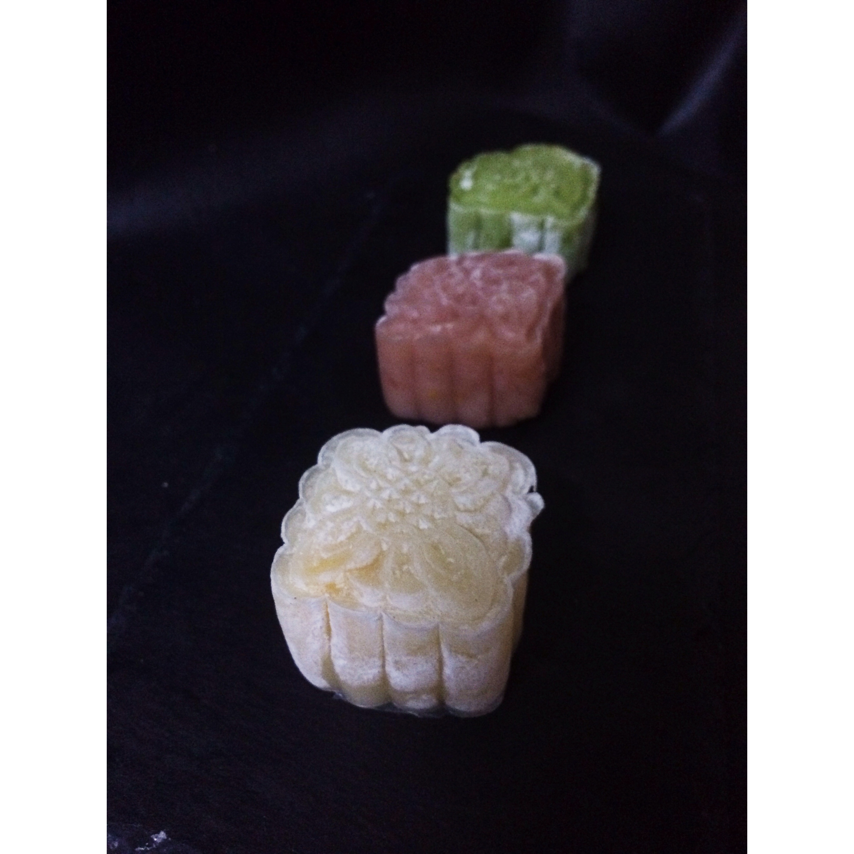 芒果芝士冰皮月饼