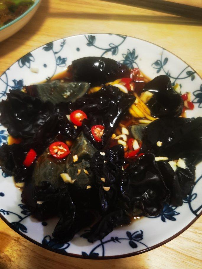 凉拌木耳皮蛋