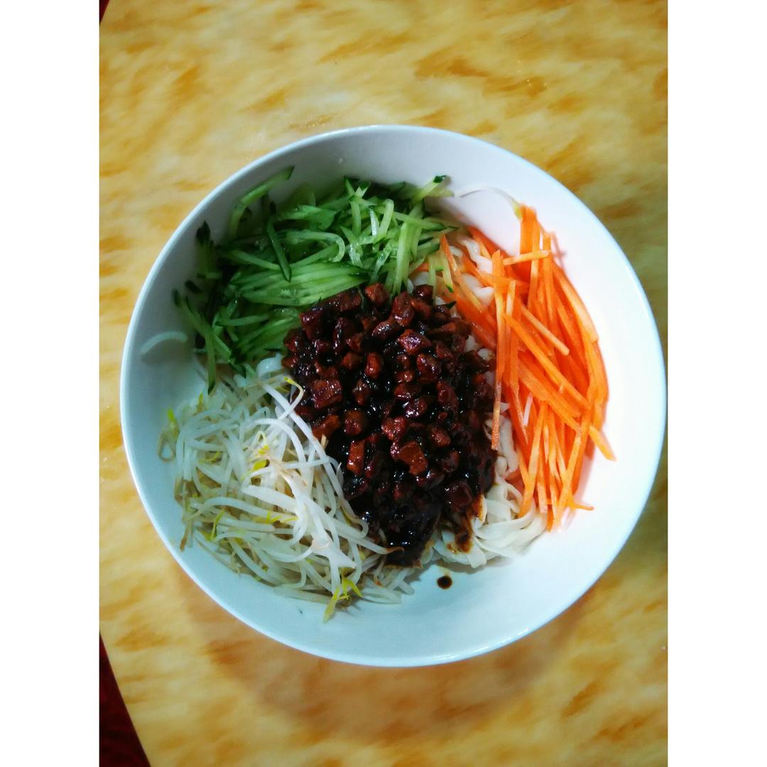 炸酱面 Zhajiangmian