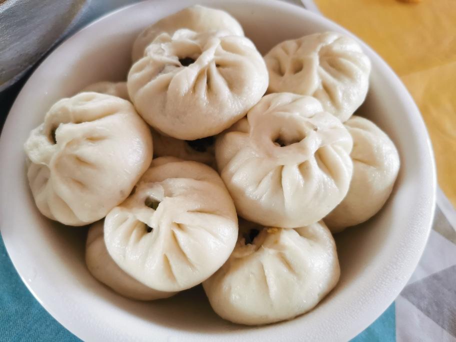 五月槐花香槐花鸡蛋素包子