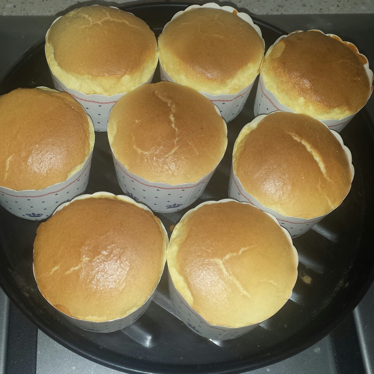 戚风杯子蛋糕^_^不开裂不回缩喔～