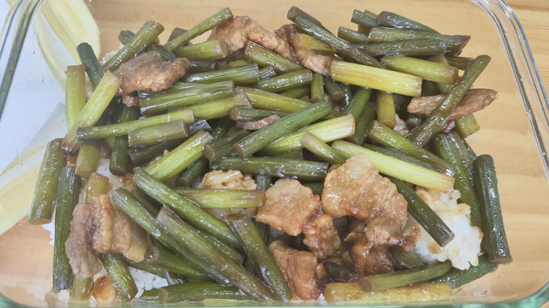 简单易做的下饭菜－蒜苔炒肉