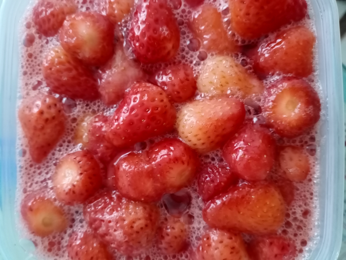 自制草莓罐头的做法