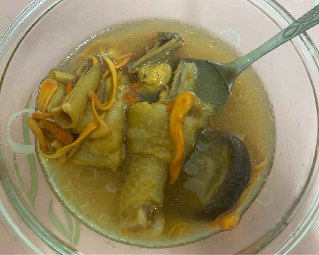 沙虫干虫草花鸡汤的做法