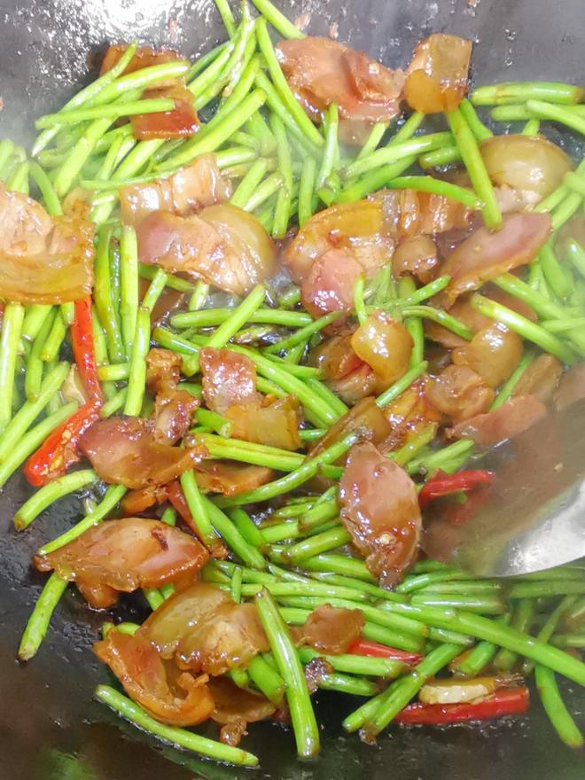 湘菜绝味：黎蒿炒腊肉的做法