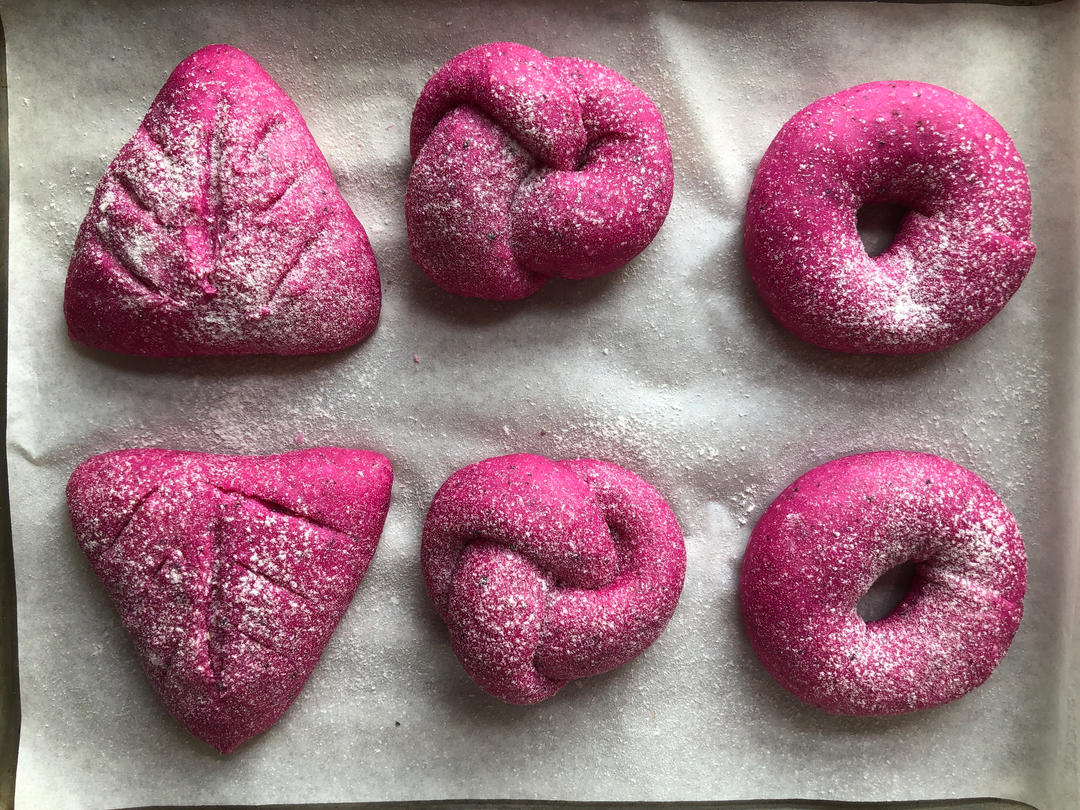 火龙果软欧包，粉嘟嘟～
