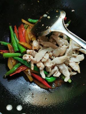 青杭椒炒鸡胸肉的做法 步骤9