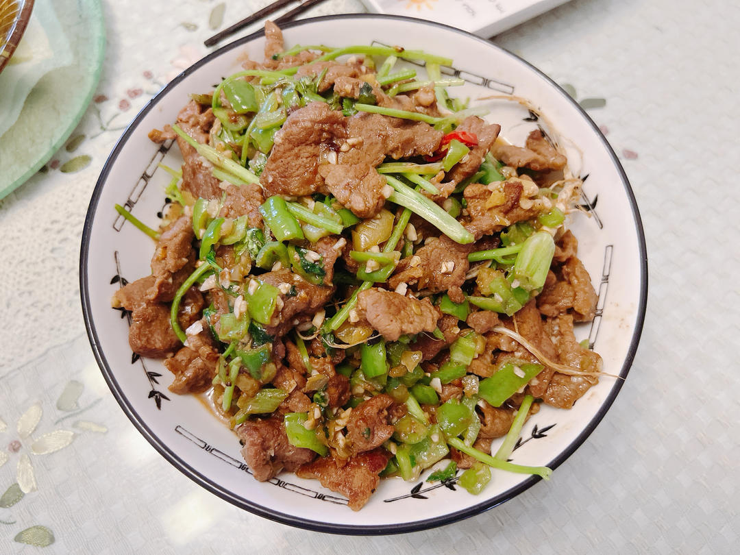 小炒黄牛肉，肉嫩味香！太好吃了简直是米饭杀手！