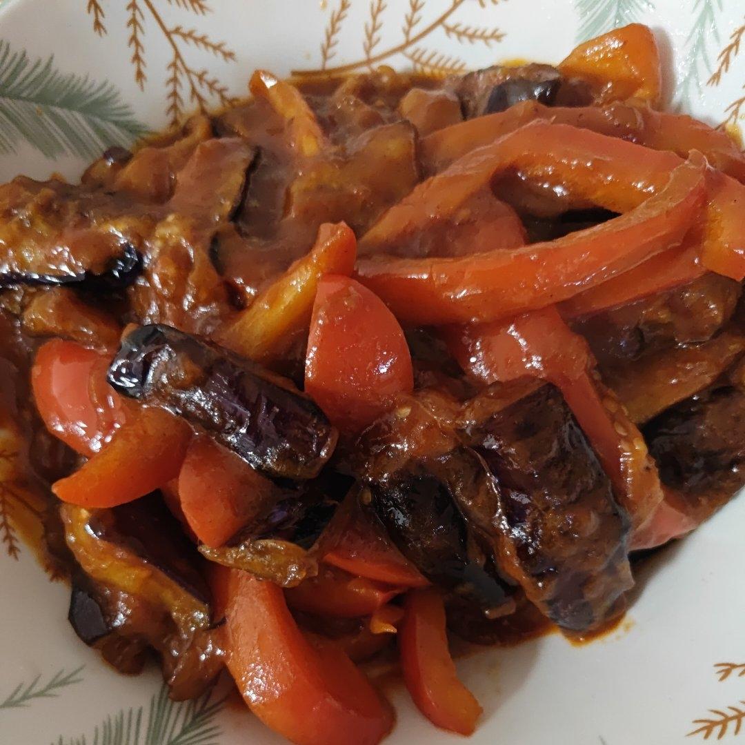 红烧茄子（佐西红柿尖椒）
