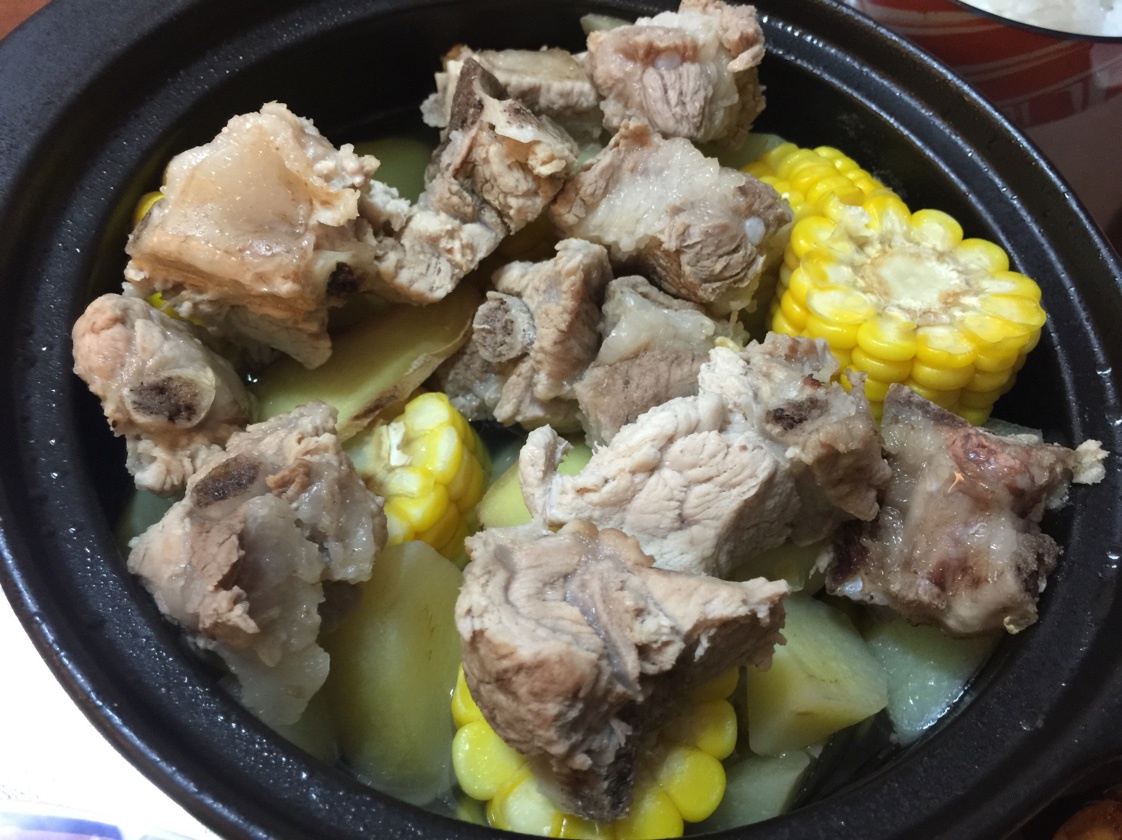 番茄土豆玉米排骨汤