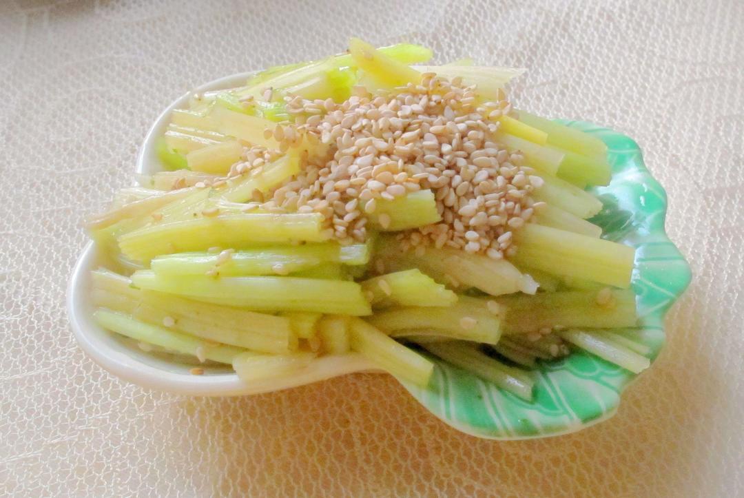 凉拌芹菜