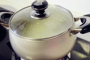 超简易培根土豆浓汤的做法 步骤2