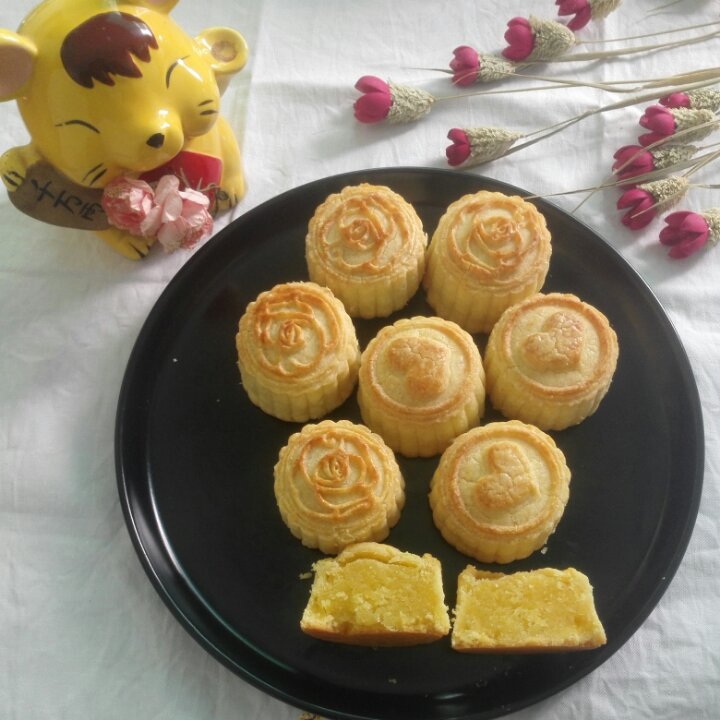酥皮奶黄月饼