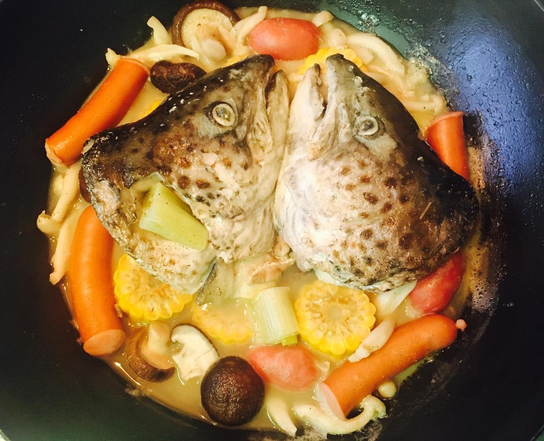 三文鱼头菌菇汤