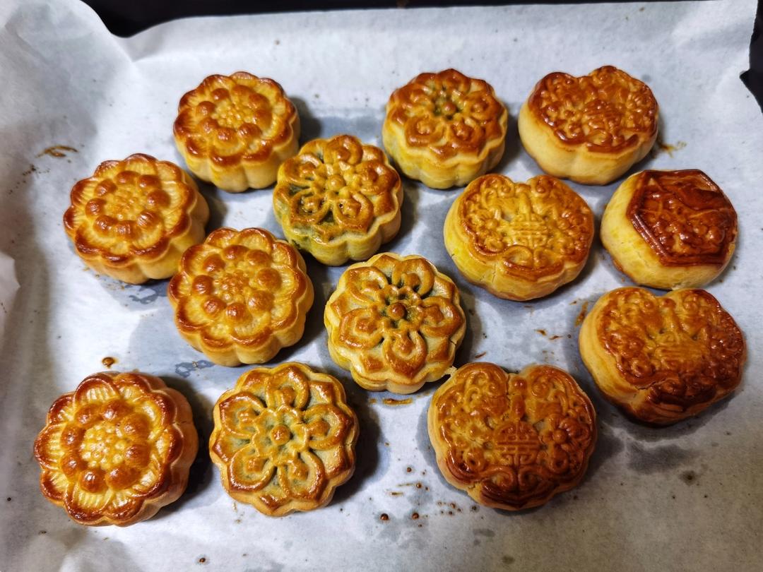 广式月饼—蛋黄莲蓉月饼