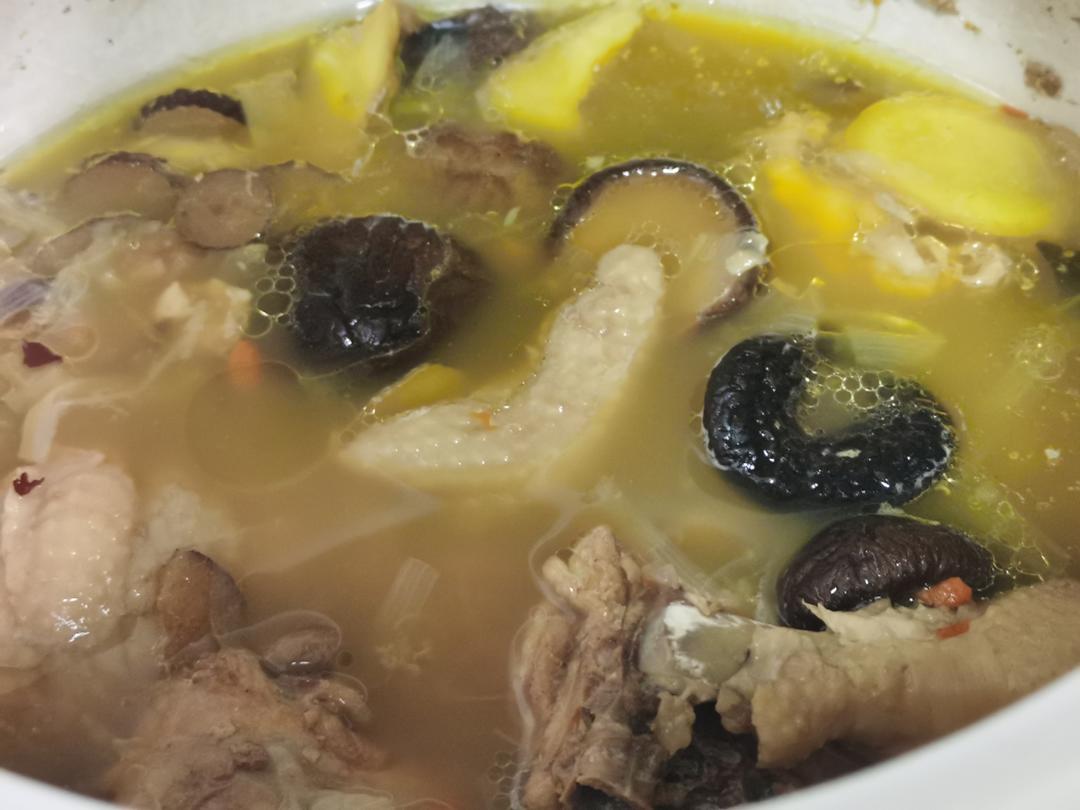奶奶教的鲜香肥美香菇炖鸡汤