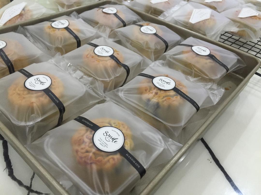 广式月饼—蛋黄莲蓉月饼