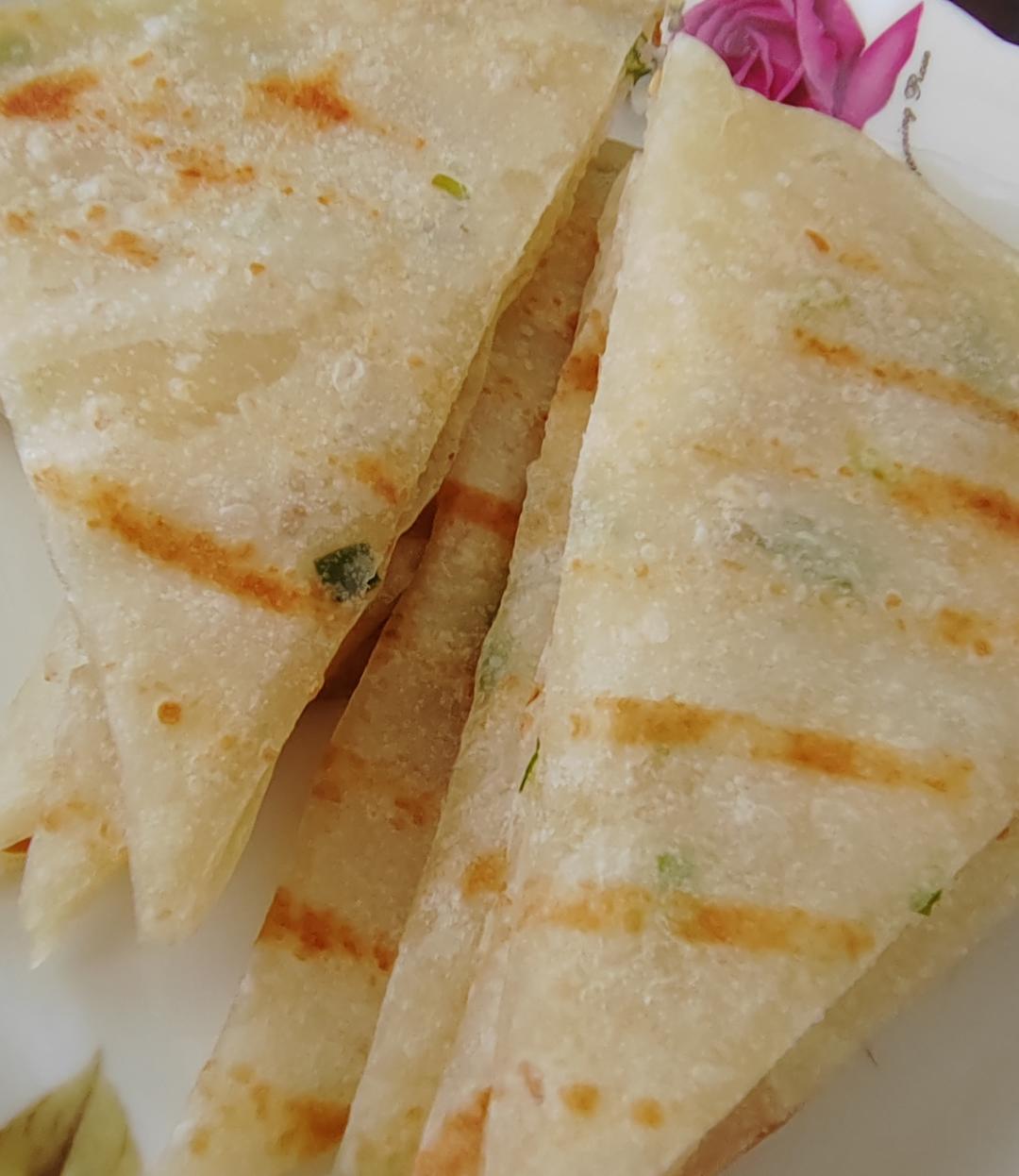 烙饼不硬的小窍门 掌握了你也能看出柔软多层凉了不硬的小油饼