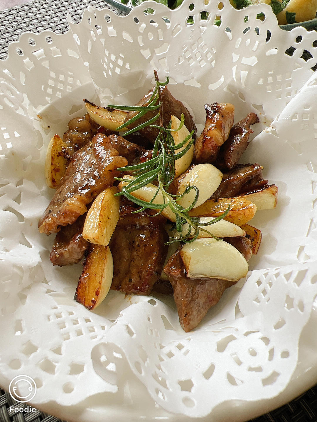 好吃到舔盘的蒜香黑椒牛肉粒