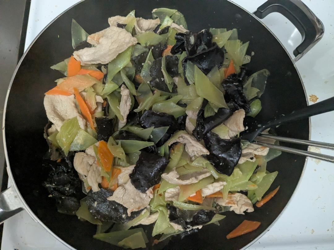 莴笋炒肉片