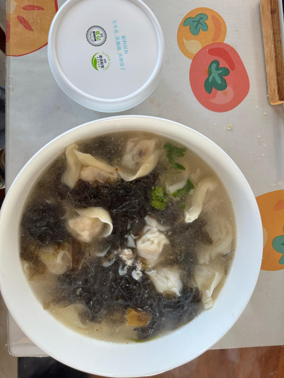 养猪场今日份的猪饲料