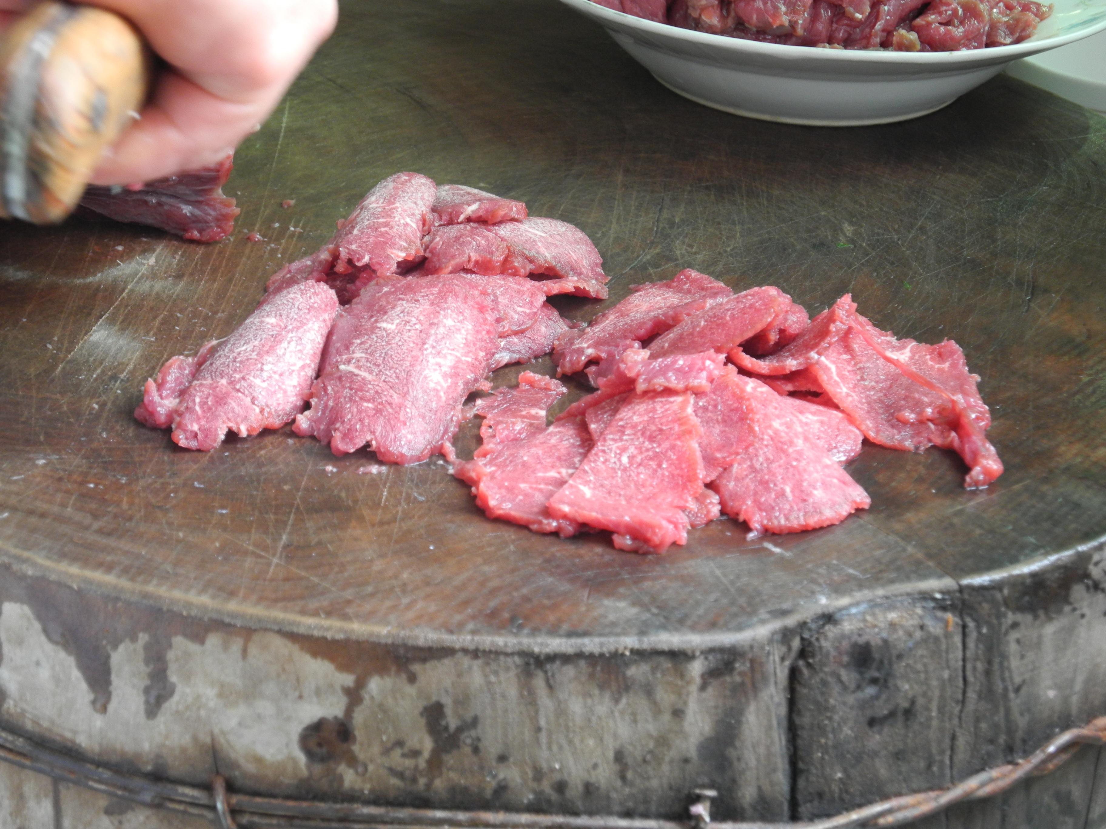 【老爸夏厨房】川味水煮牛肉的做法 步骤1