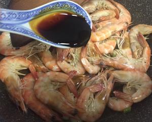 老上海味道—红烧酱油大虾的做法 步骤6