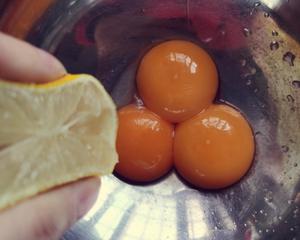 蛋黄溶豆宝宝辅食零食超简单无添加的做法 步骤2