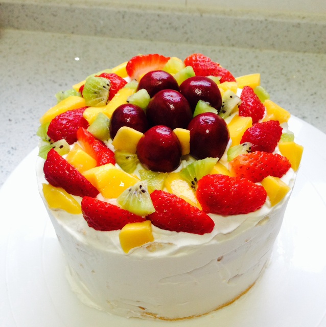 卷子的温暖厨做的鲜奶油水果蛋糕