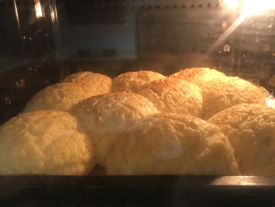 好吃到炸裂的港式菠萝包（附带制作酥皮的小视频）