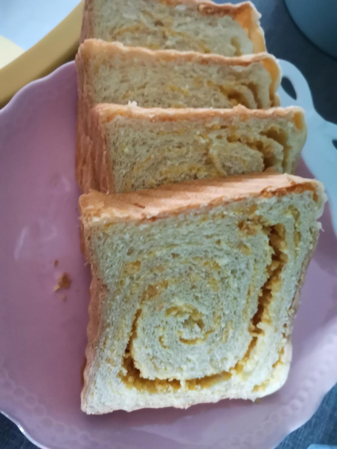 咸蛋黄肉松吐司 | 超好吃的吐司