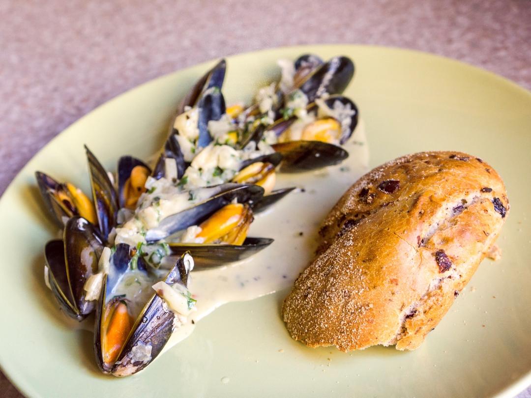 Steamed mussels with wine and cream 法式奶油青口贝