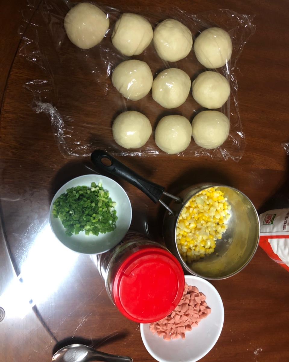 肉松玉米咸口小面包