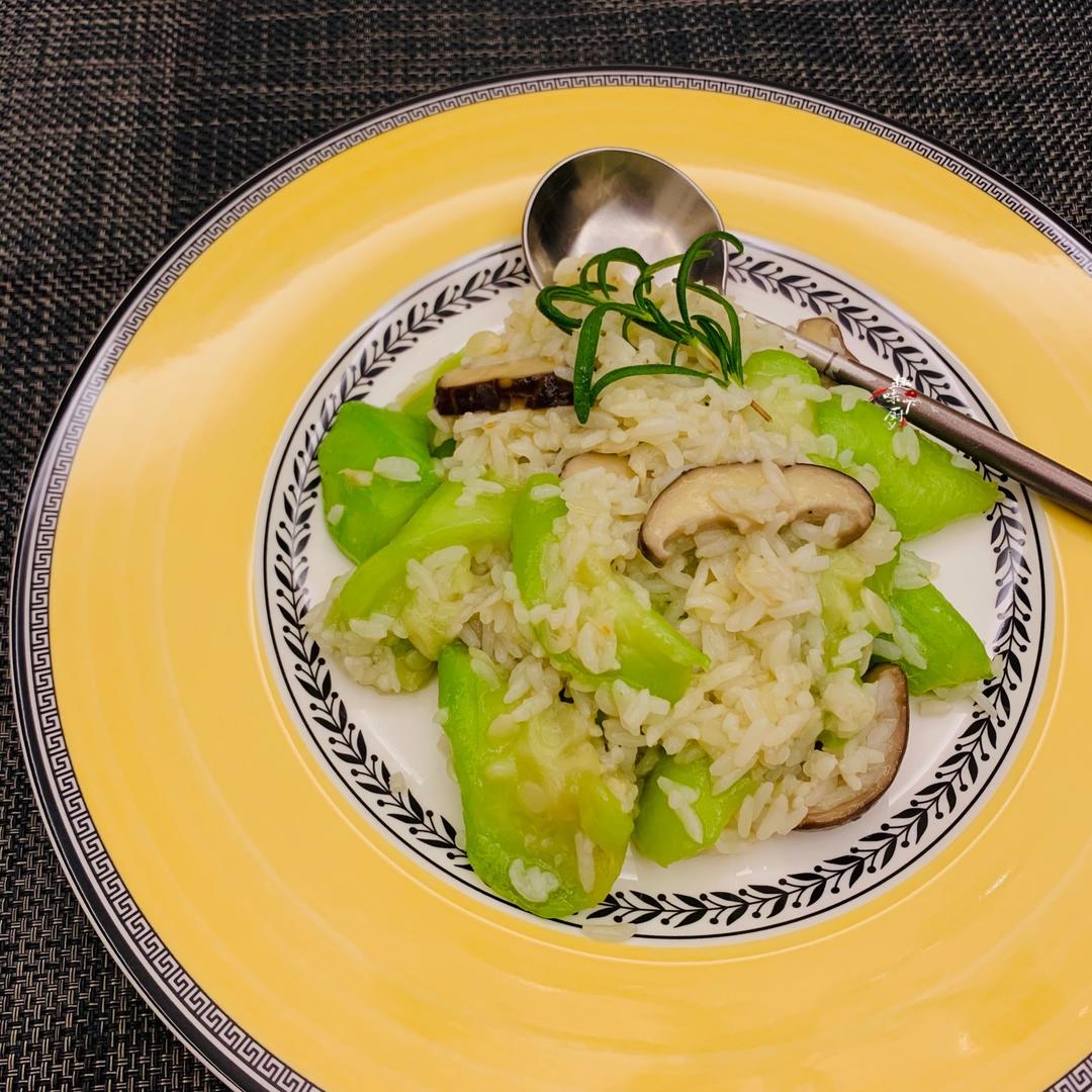 虾皮丝瓜烩饭的做法