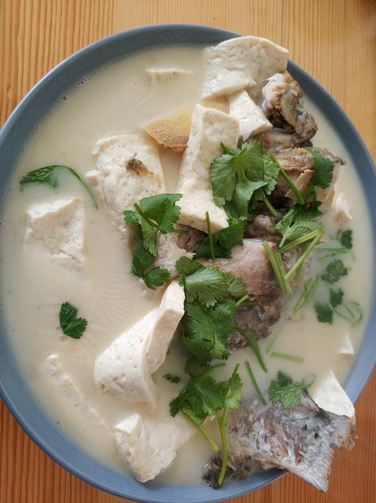 鲫鱼豆腐汤