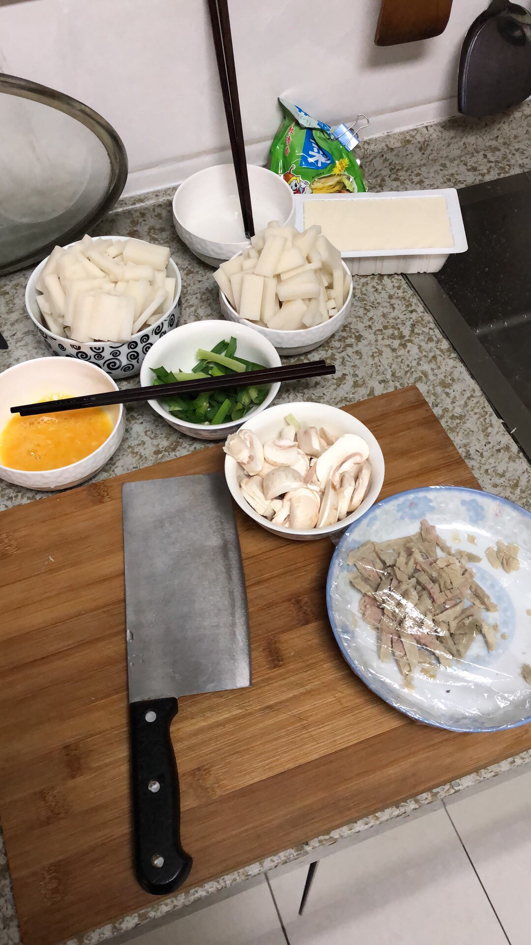 嵊州豆腐炒年糕的做法 步骤1