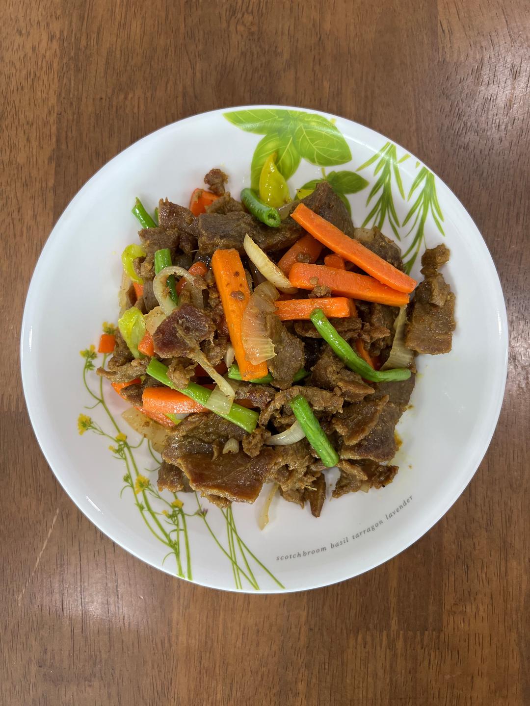 炒姜黄牛肉Daging goreng kunyit