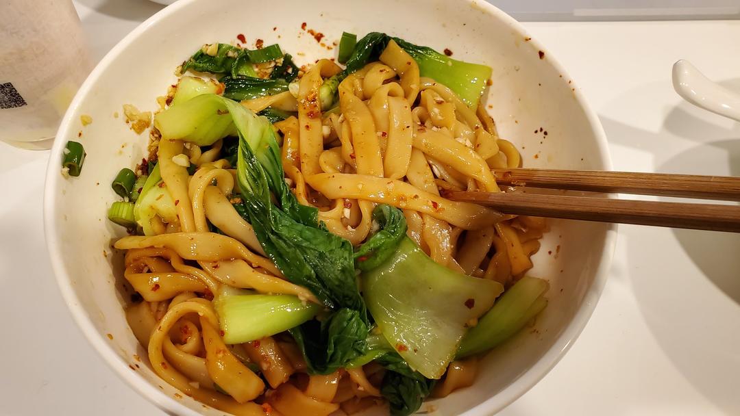 十分钟就能吃上的超简单油泼面