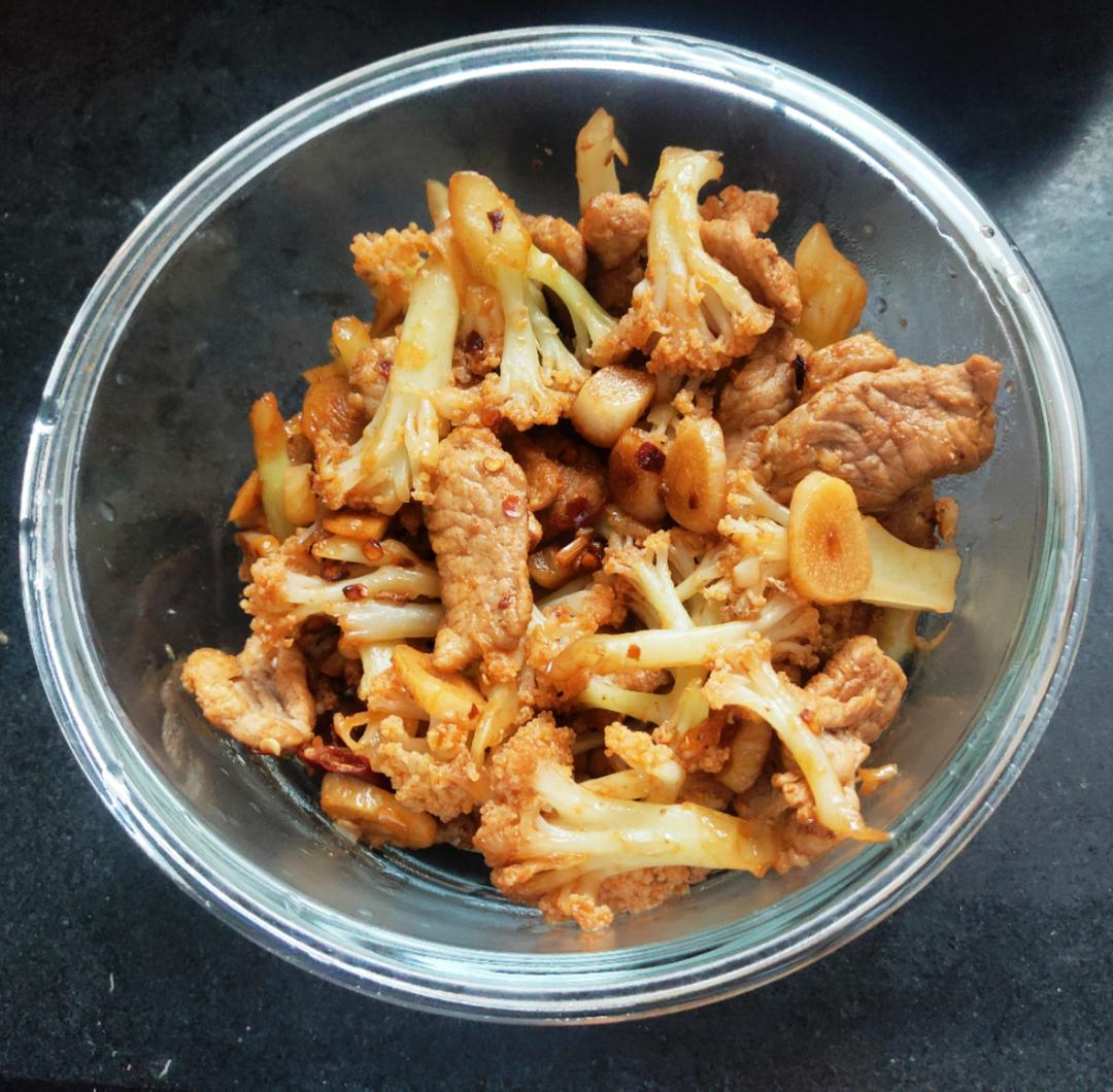 饭店必点的干锅花菜，是这么做出来的。