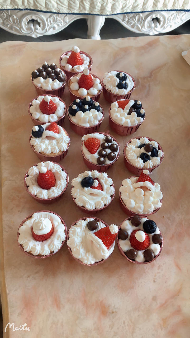 圣诞纸杯蛋糕(超详细视频教程)