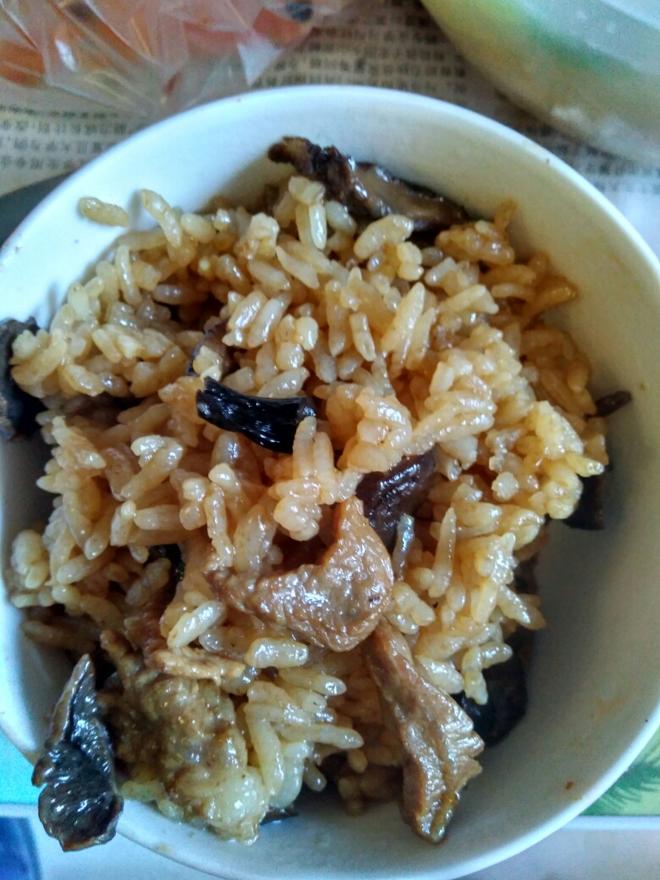肉焖米饭的做法