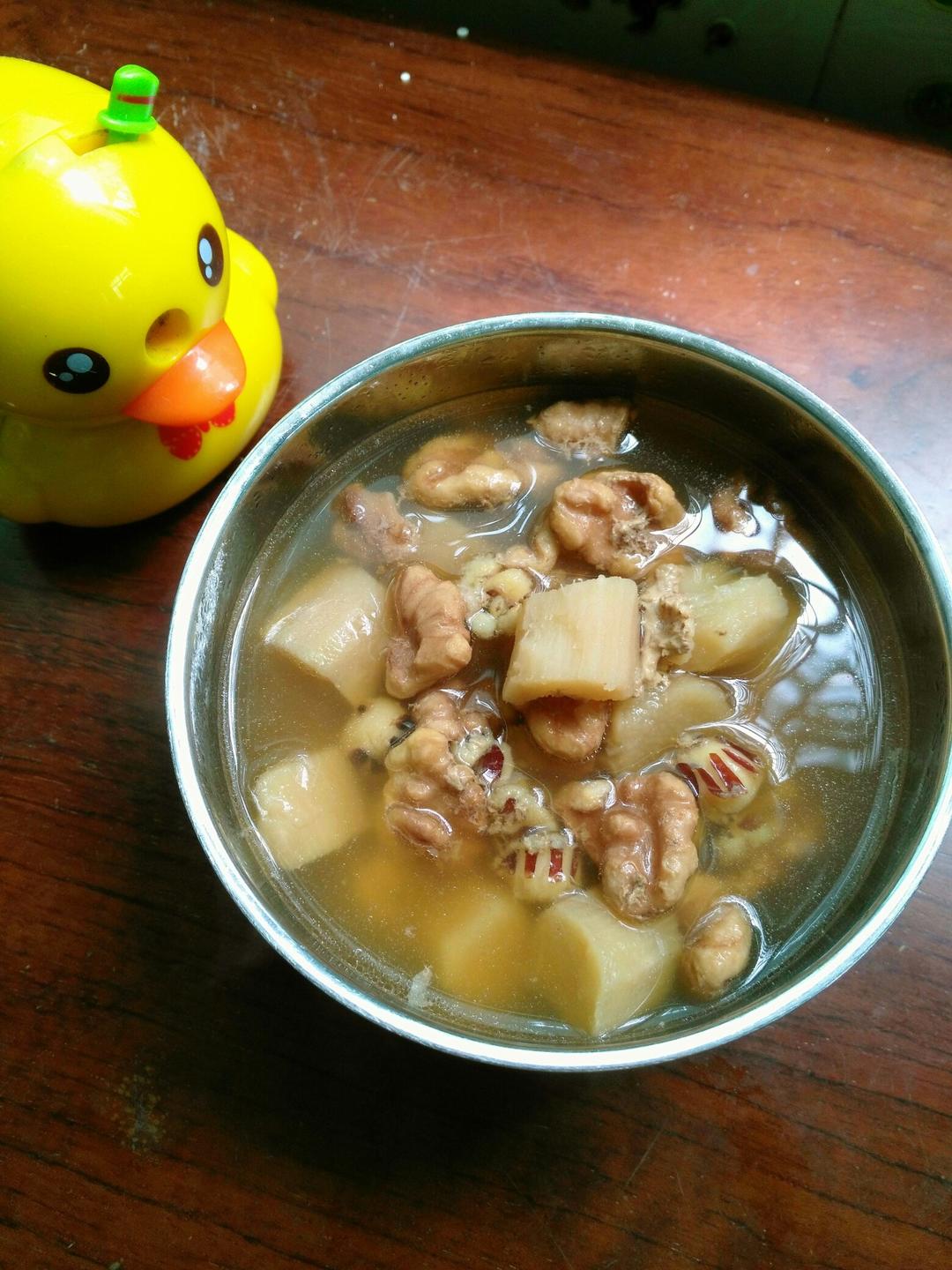 花开半夏_olh5做的核桃芡实淮山排骨汤