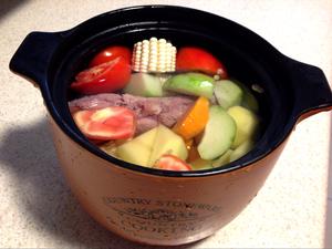 牛骨鲜蔬汤（健康养生鲜甜，超级简单）的做法 步骤3