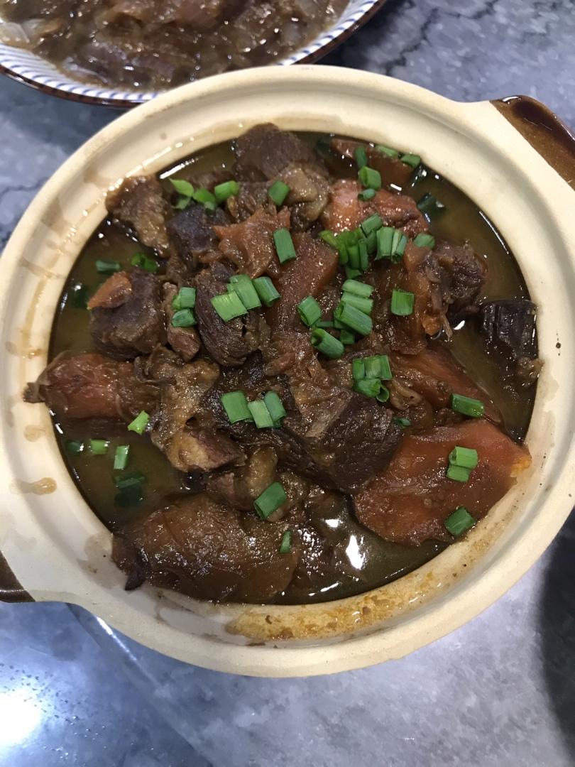 胡萝卜炖牛腩